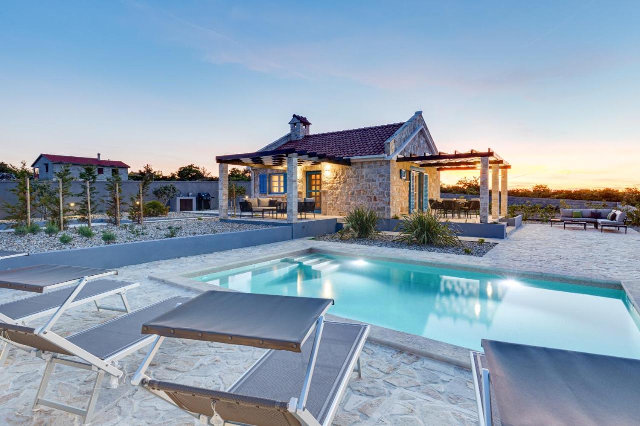 Stonehouse Milan Villa Ražanac Exteriör bild